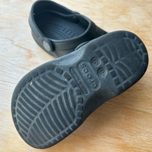 Toddler Crocs size 8/9 black - Picture 2 of 2